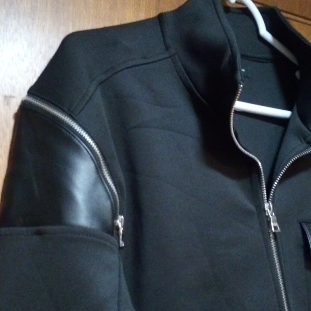 Women's Jacket - Picture 3 of 16
